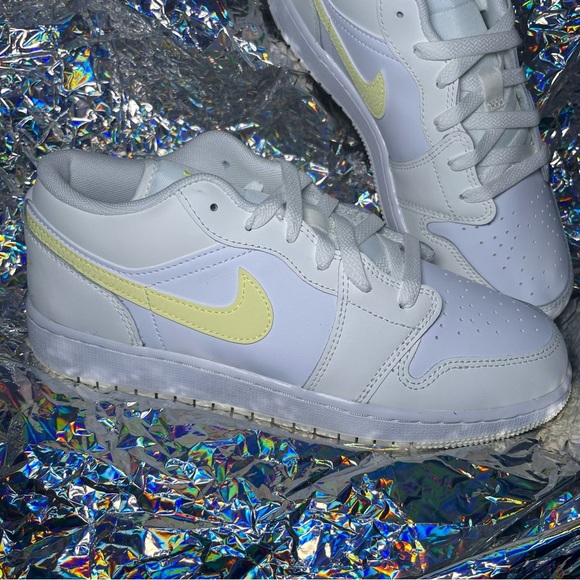 NEW IN BOX Air Jordan 1 Low | Laser Orange White | Size: 7Y - Picture 3 of 10